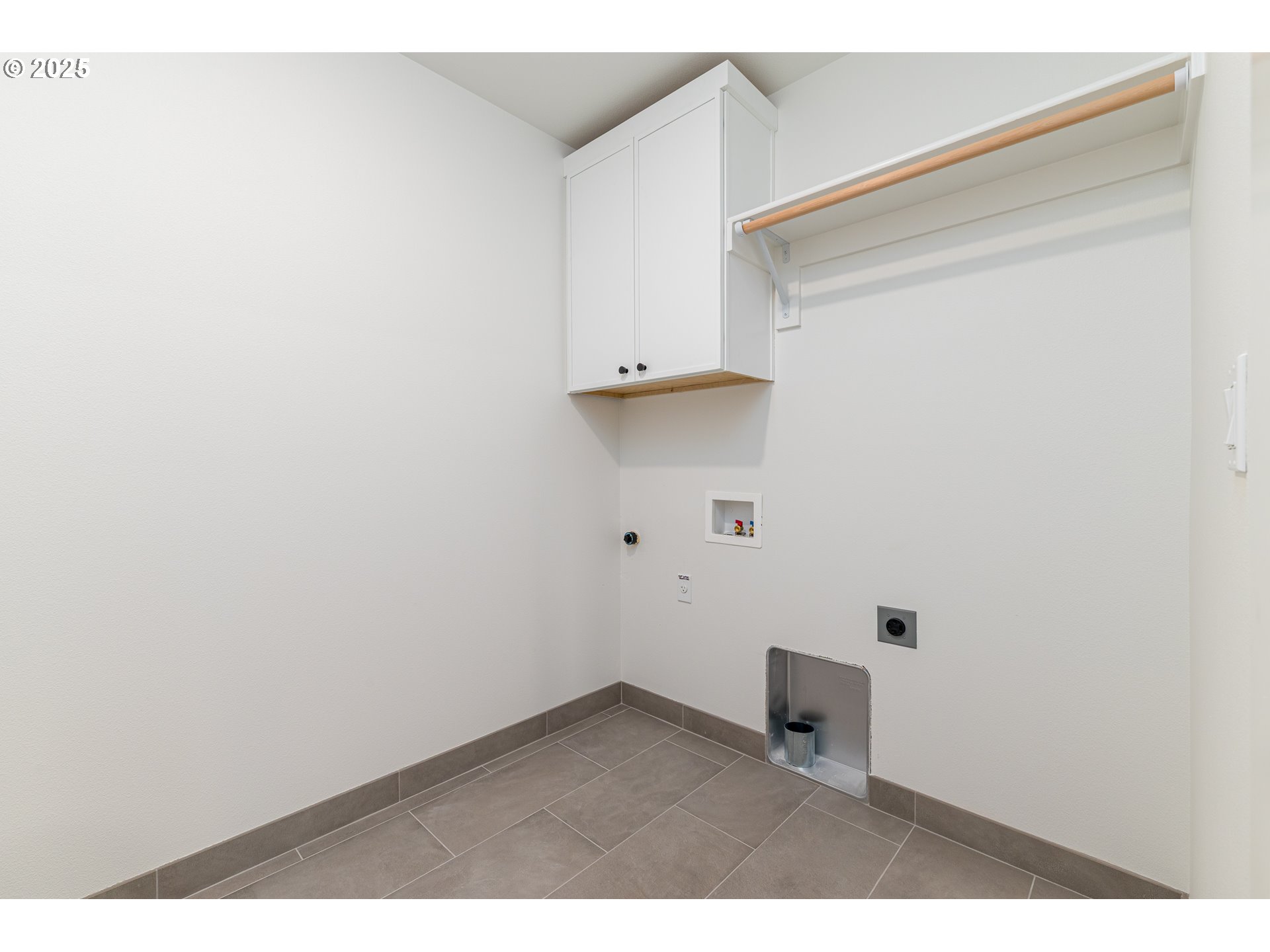 2263 Southwest Phyllis Place Gresham, OR 97080 - Photo 32 of 34 a bathroom with a toilet