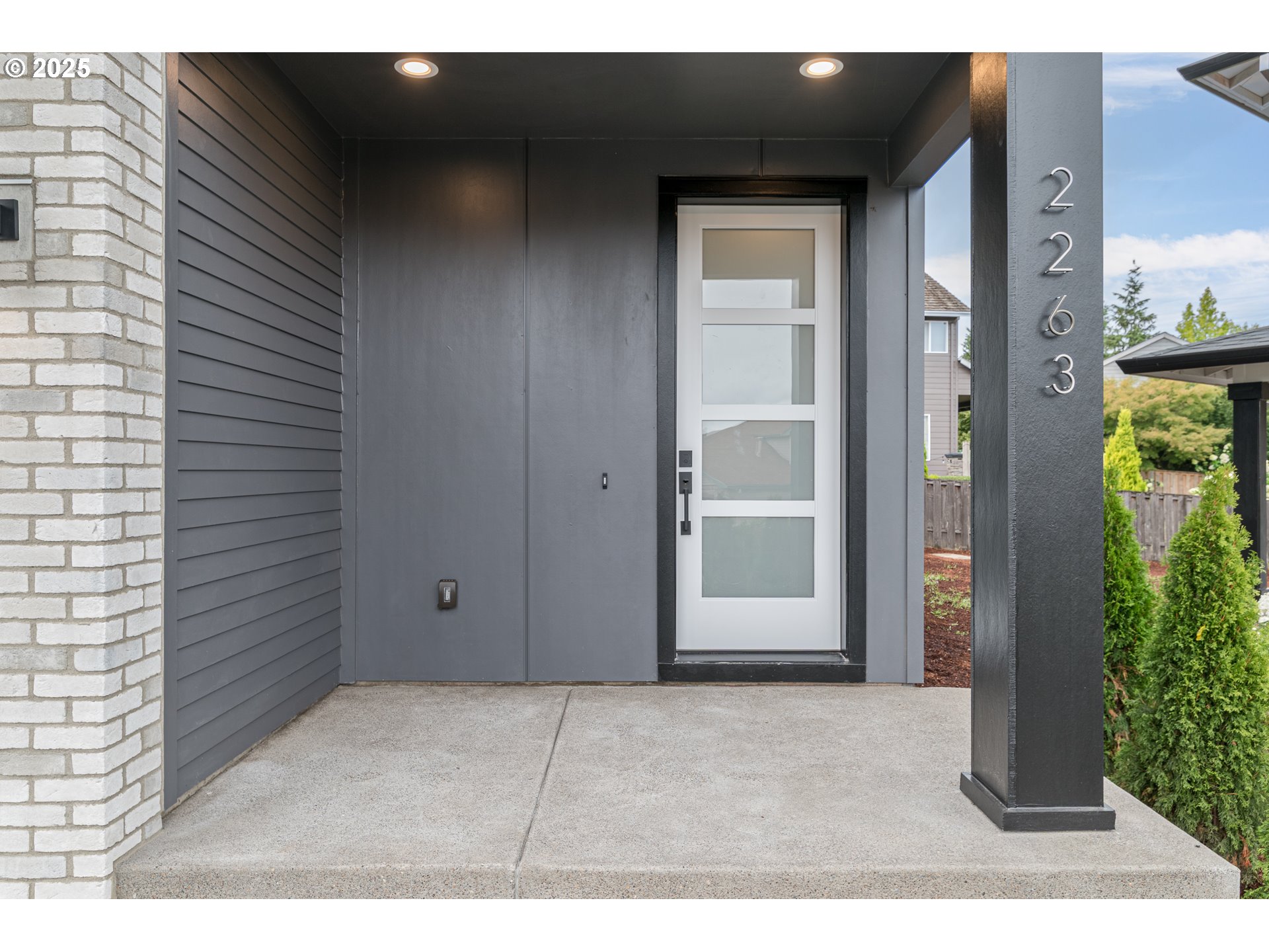 2263 Southwest Phyllis Place Gresham, OR 97080 - Photo 4 of 34 a view of an empty room