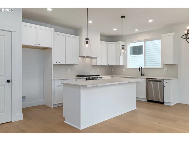 $649,900 | 2263 Southwest Phyllis Place, Gresham, OR 97080