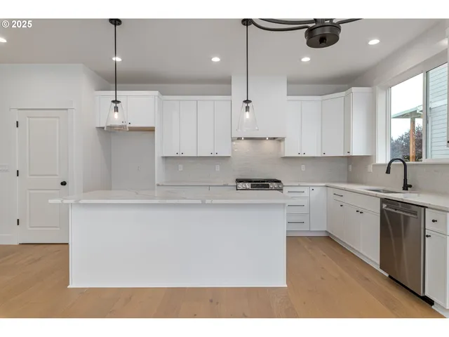 $649,900 | 2263 Southwest Phyllis Place, Gresham, OR 97080