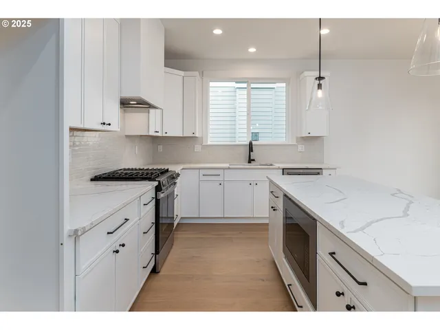 $649,900 | 2263 Southwest Phyllis Place, Gresham, OR 97080