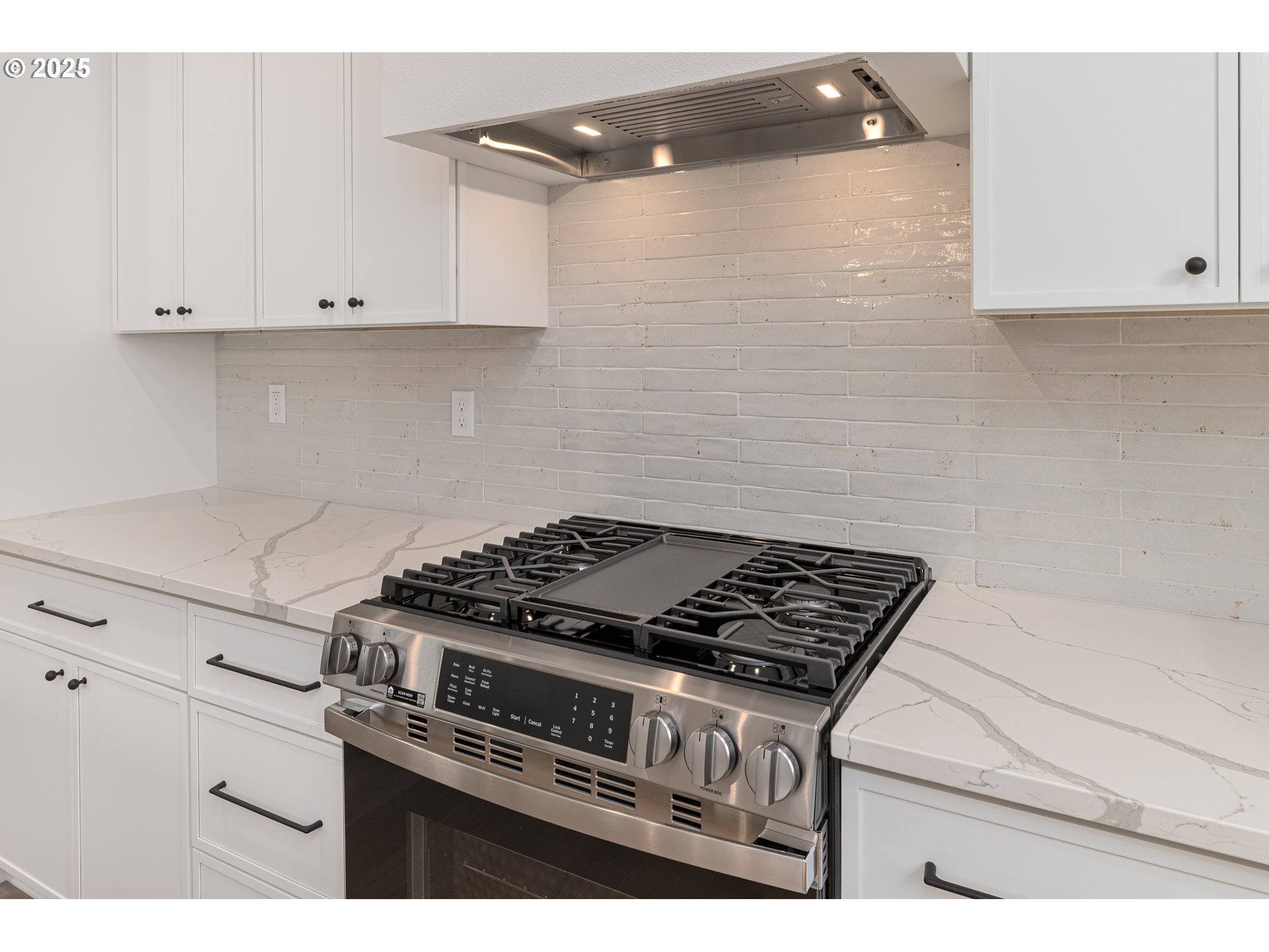 2263 Southwest Phyllis Place Gresham, OR 97080 - Photo 10 of 34 a stove top oven sitting inside of a kitchen