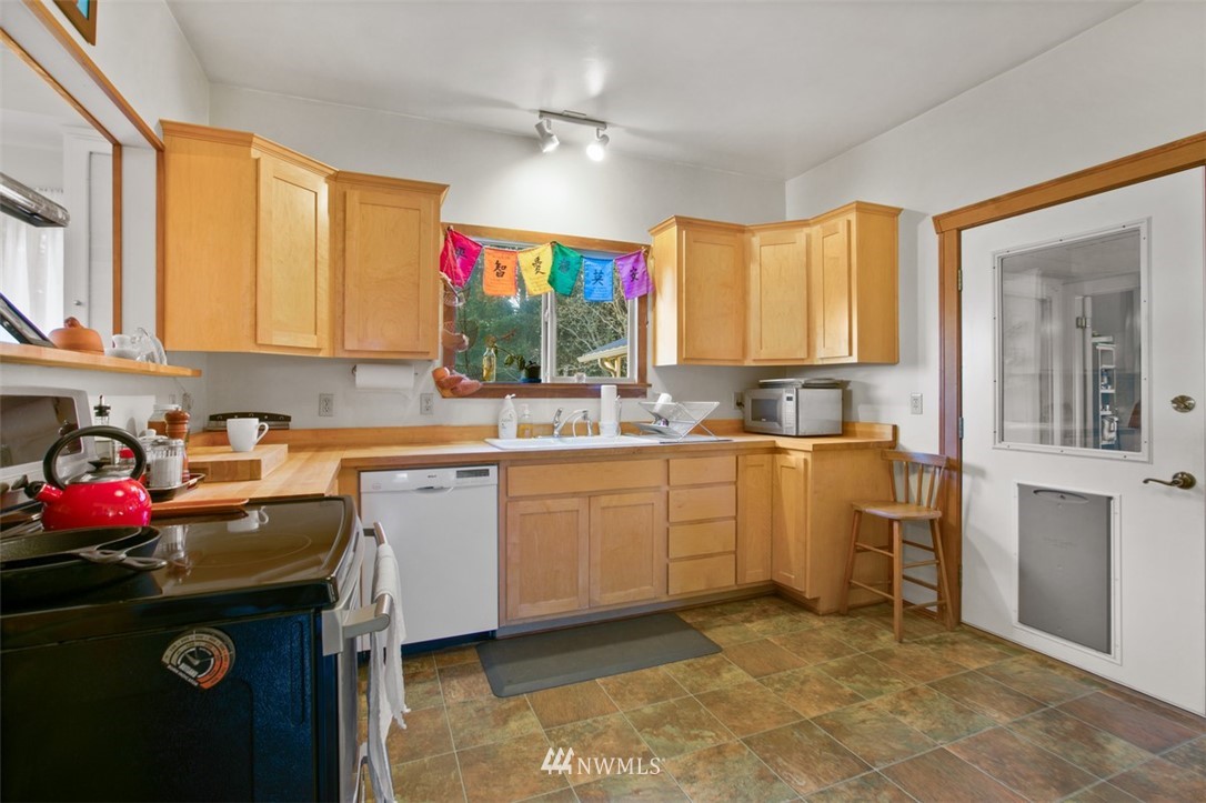 16573 Beaver Marsh Road Mount Vernon, WA 98273 - Photo 17 of 30 a kitchen with a sink cabinets and window