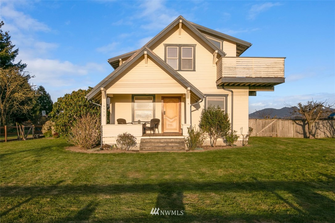 16573 Beaver Marsh Road Mount Vernon, WA 98273 - Photo 3 of 30 a front view of a house with a yard