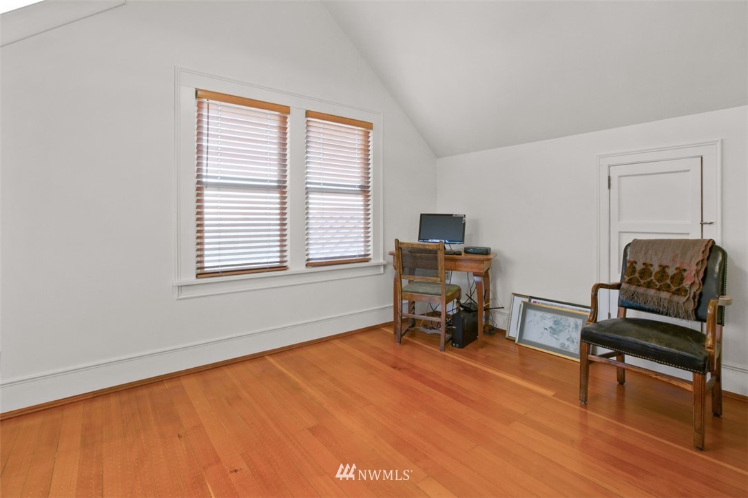 16573 Beaver Marsh Road Mount Vernon, WA 98273 - Photo 21 of 30 a living room with furniture and a window
