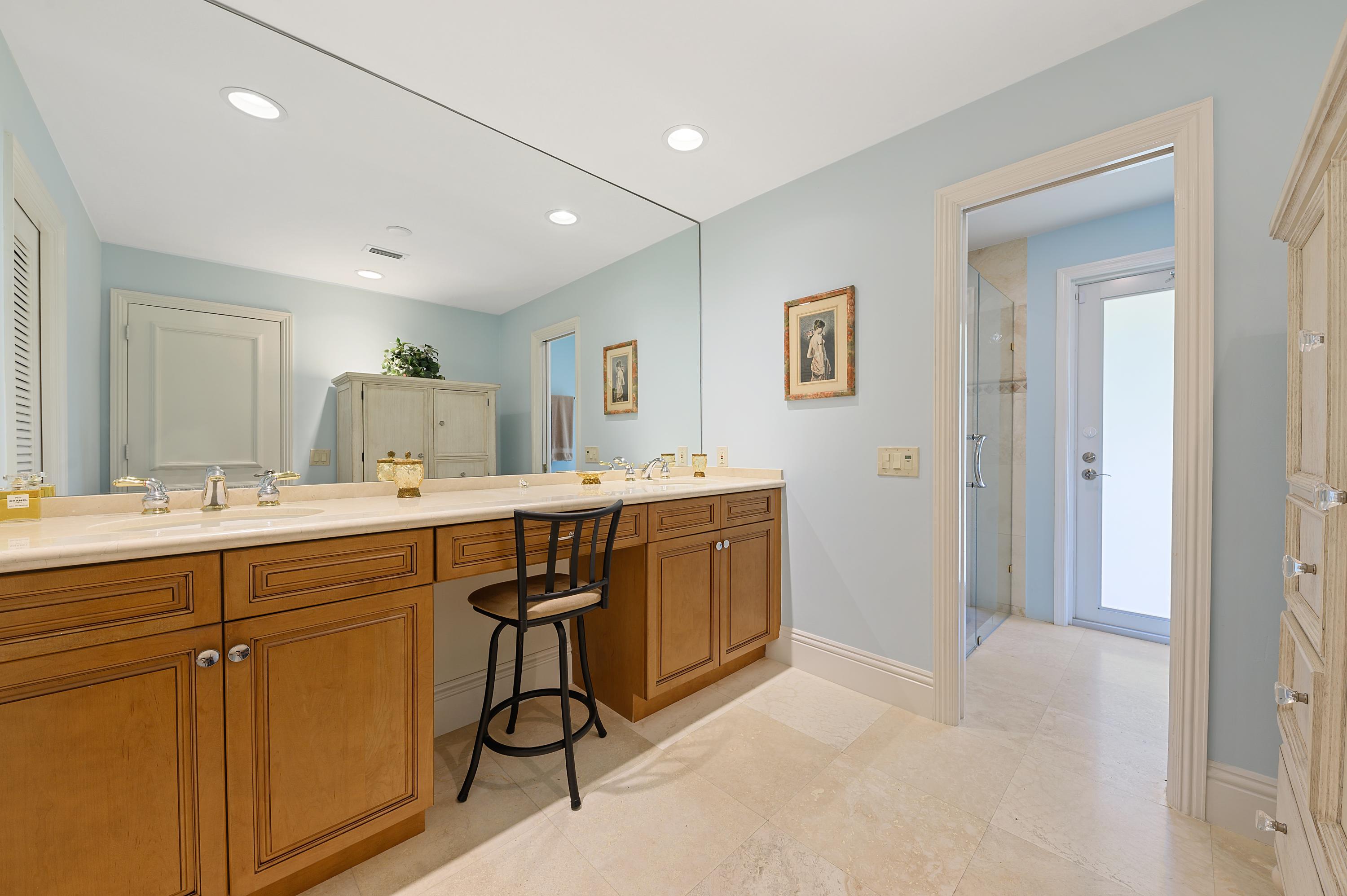 913 Foxpointe Circle Delray Beach, FL 33445 - Photo 7 of 21 08_913FoxpointeCircle_13_MasterBathroom_