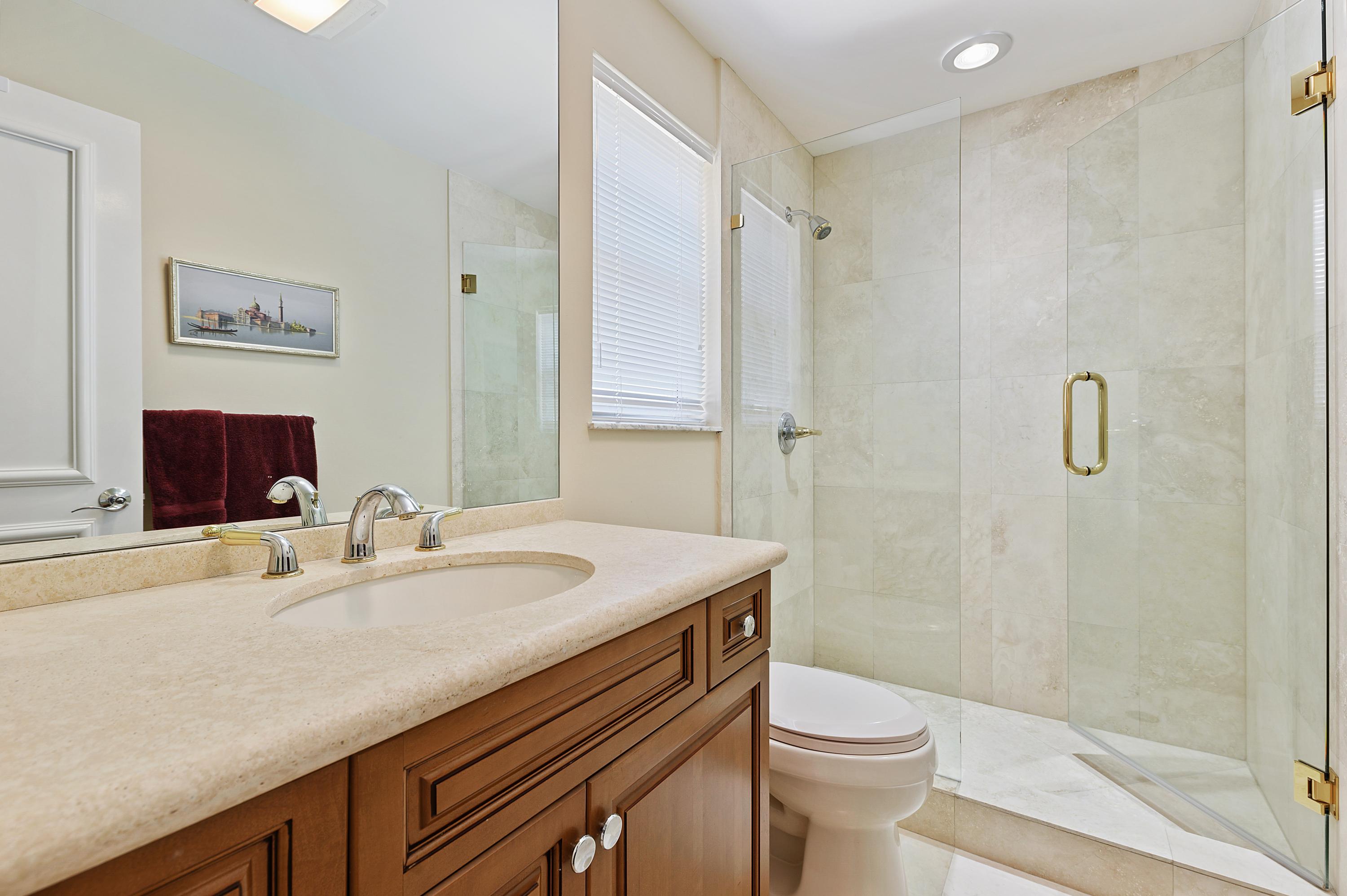913 Foxpointe Circle Delray Beach, FL 33445 - Photo 9 of 21 12_913FoxpointeCircle_9_2ndBathroom_HiRe