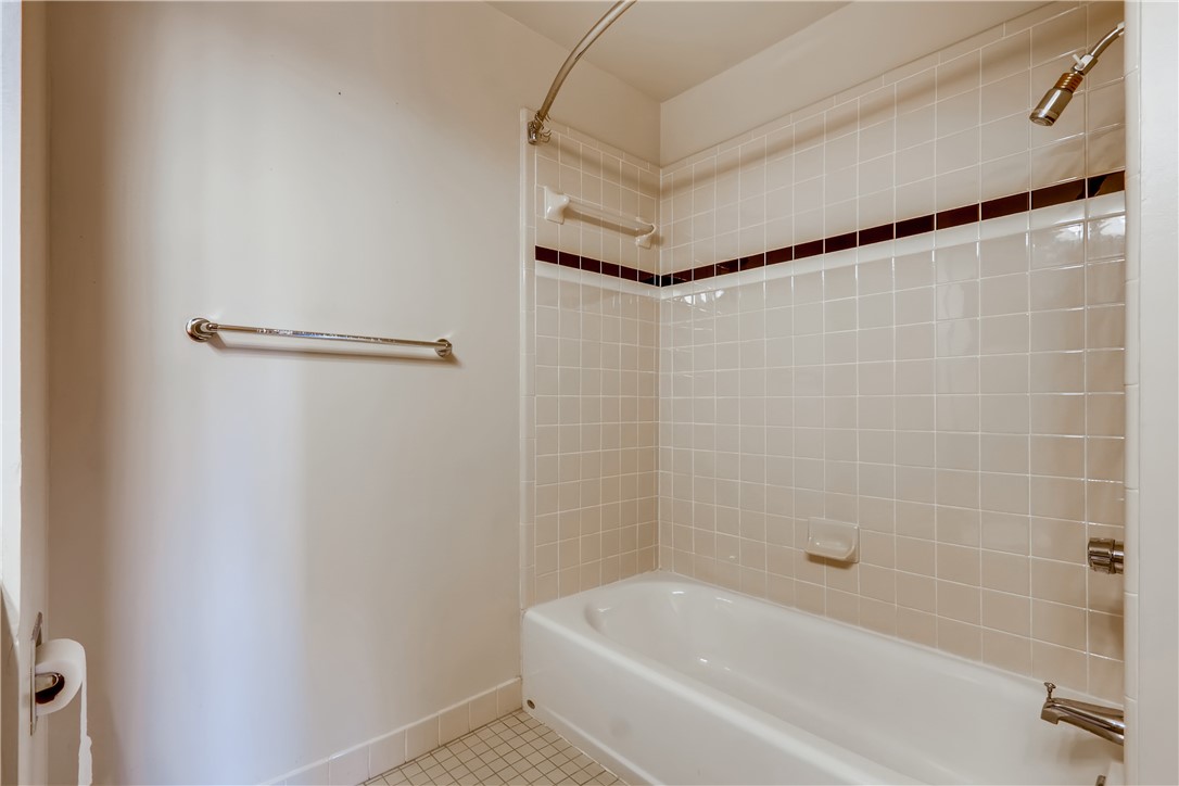 710 Colorado Street, Unit 4J Austin, TX 78701 - Photo 20 of 37 Upstairs bath