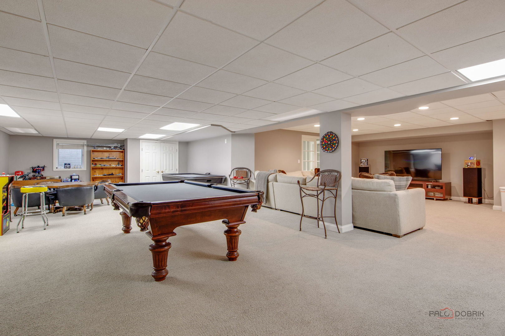 1090 Evergreen Drive Lake Forest, IL 60045 - Photo 43 of 66 a room with furniture and a table