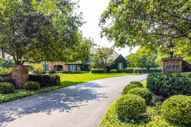 $2,700,000 | 1090 Evergreen Drive, Lake Forest, IL 60045