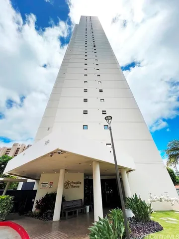 $2,700 | 990 Ala Nanala Street, Unit 9A, Honolulu, HI 96818