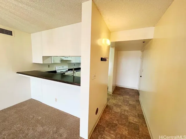 $2,700 | 990 Ala Nanala Street, Unit 9A, Honolulu, HI 96818