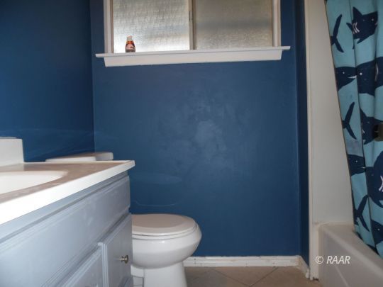 301 East Robertson Road Ridgecrest, CA 93555 - Photo 20 of 30 a bathroom with a toilet and a sink