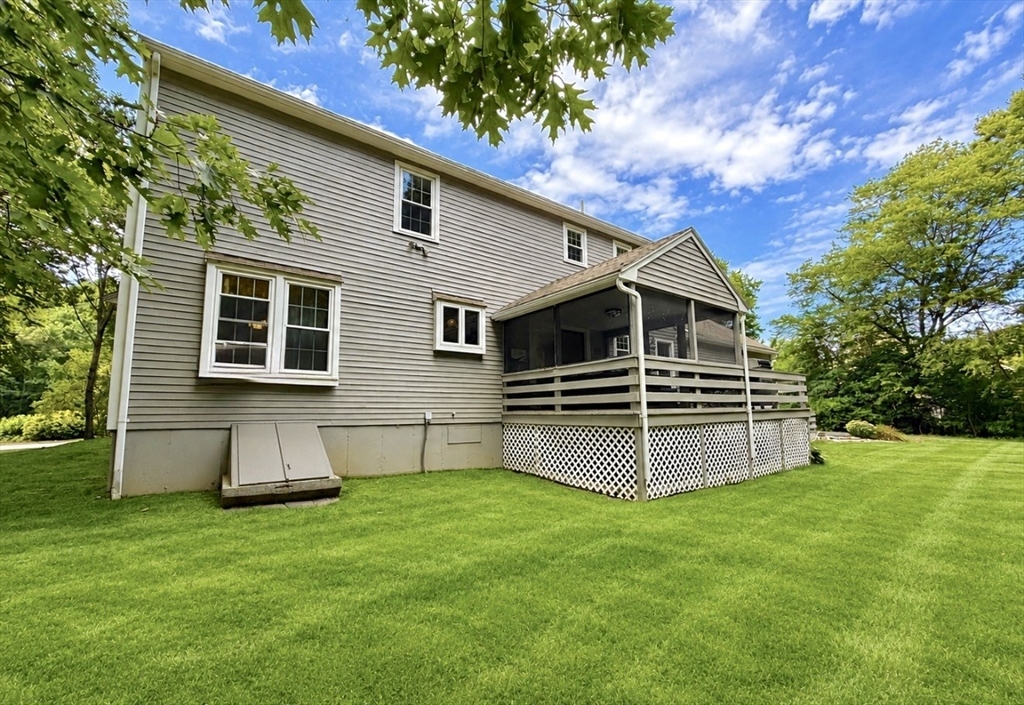 17 Fox Run Road Medway, MA 02053 - Photo 5 of 31 Gallery Image 5