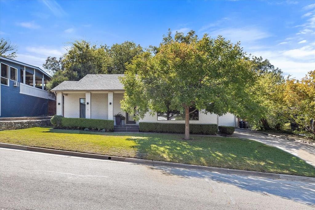 6121 Sharon Road Fort Worth, TX 76116 - Photo 3 of 37 a house with swimming pool in front of it