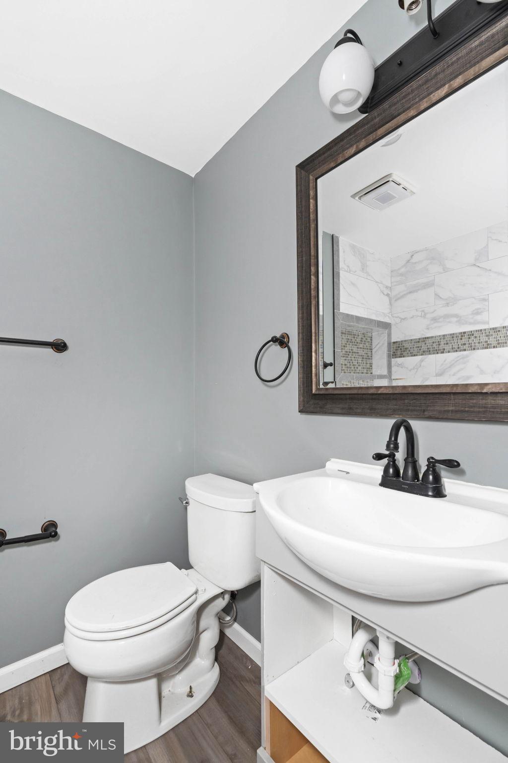968 Springfield Road Darby, PA 19023 - Photo 21 of 29 Upstairs full bath