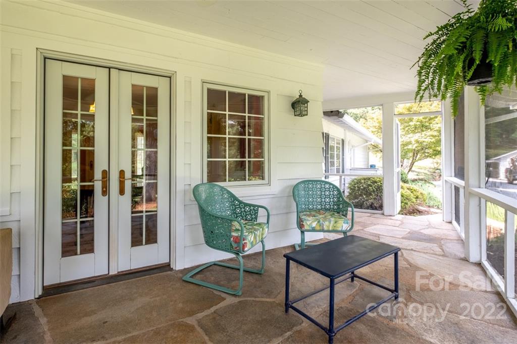 252 Hillbrook Road Tryon, NC 28782 - Photo 41 of 48 a living room with furniture and a potted plant
