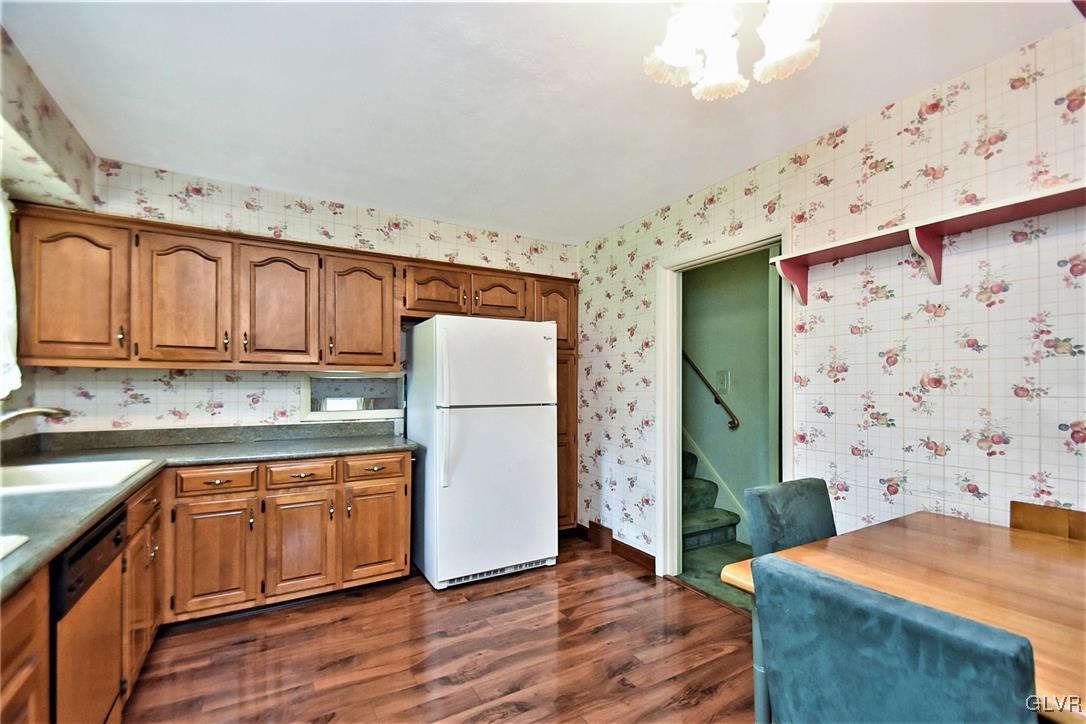 2051 Hopewell Road Bethlehem, PA 18017 - Photo 11 of 41 Gallery Image 11