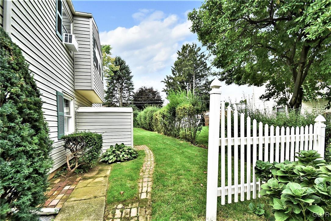2051 Hopewell Road Bethlehem, PA 18017 - Photo 4 of 41 Gallery Image 4