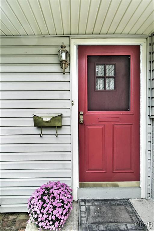 2051 Hopewell Road Bethlehem, PA 18017 - Photo 5 of 41 Gallery Image 5