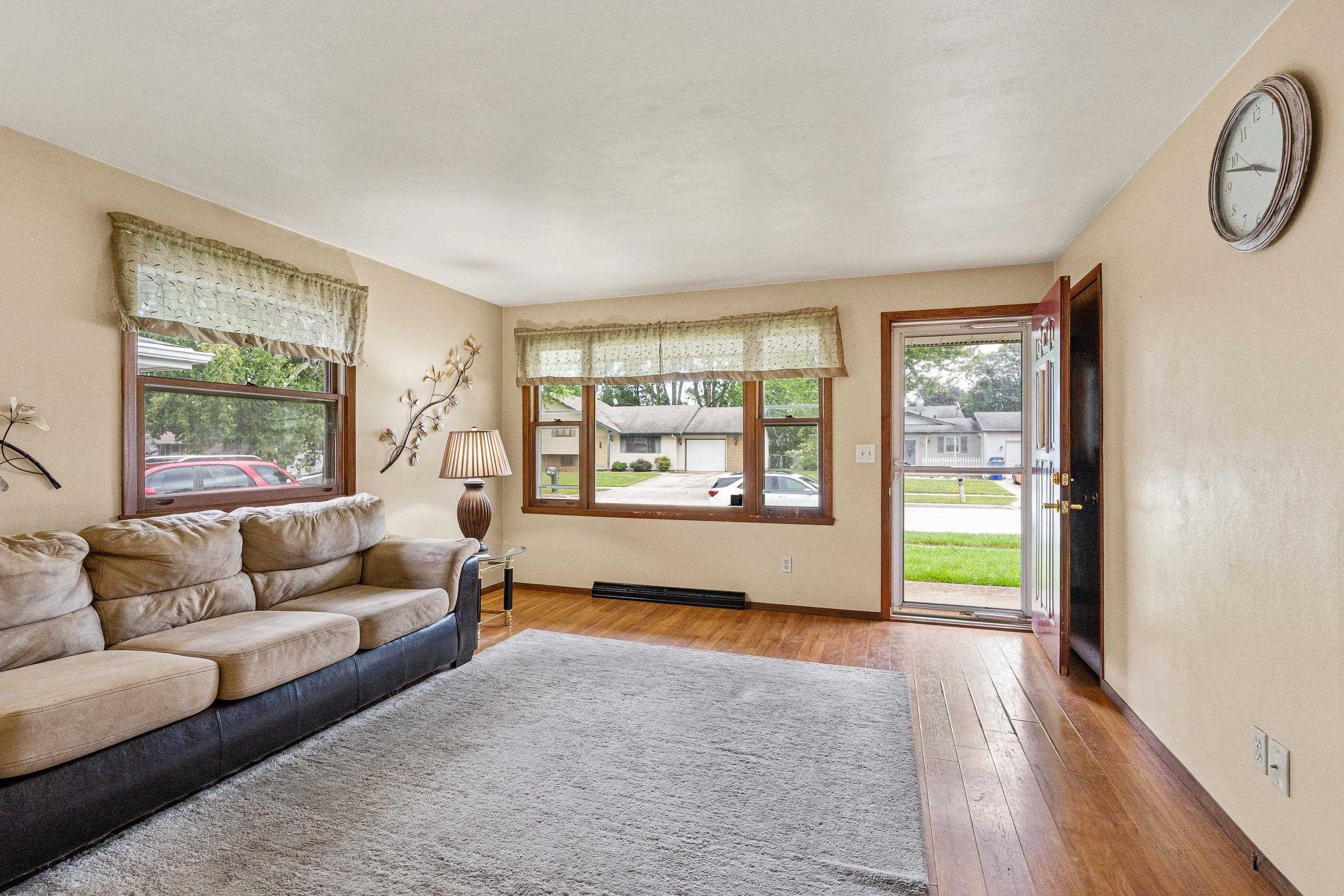 415 South Midpark Drive Appleton, WI 54915 - Photo 9 of 39 Gallery Image 9
