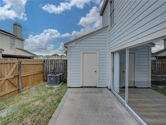 $2,100 | 1816 Mill Run Circle, Tampa, FL 33613