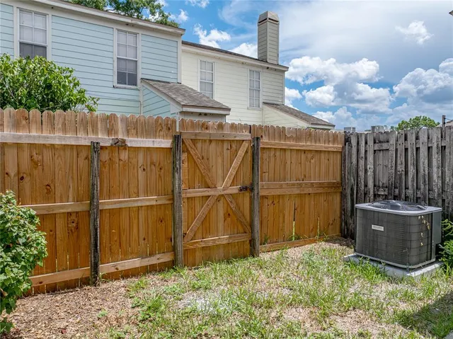 $2,100 | 1816 Mill Run Circle, Tampa, FL 33613