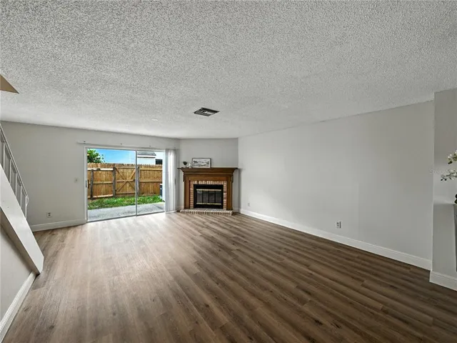 $2,100 | 1816 Mill Run Circle, Tampa, FL 33613