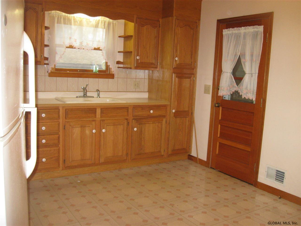 63 Dunsbach Road Halfmoon, NY 12065 - Photo 4 of 17 Photo 4