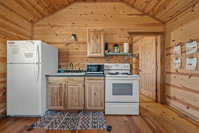 $939,000 | 406 South Columbus Street, Fredericksburg, TX 78624