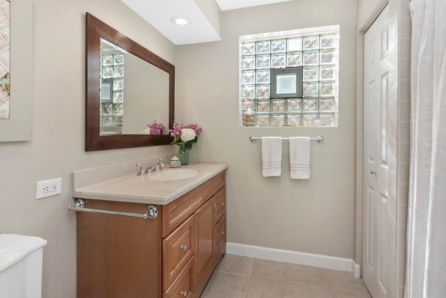 $505,000 | 3855 North Greenview Avenue, Unit 2A, Chicago, IL 60613