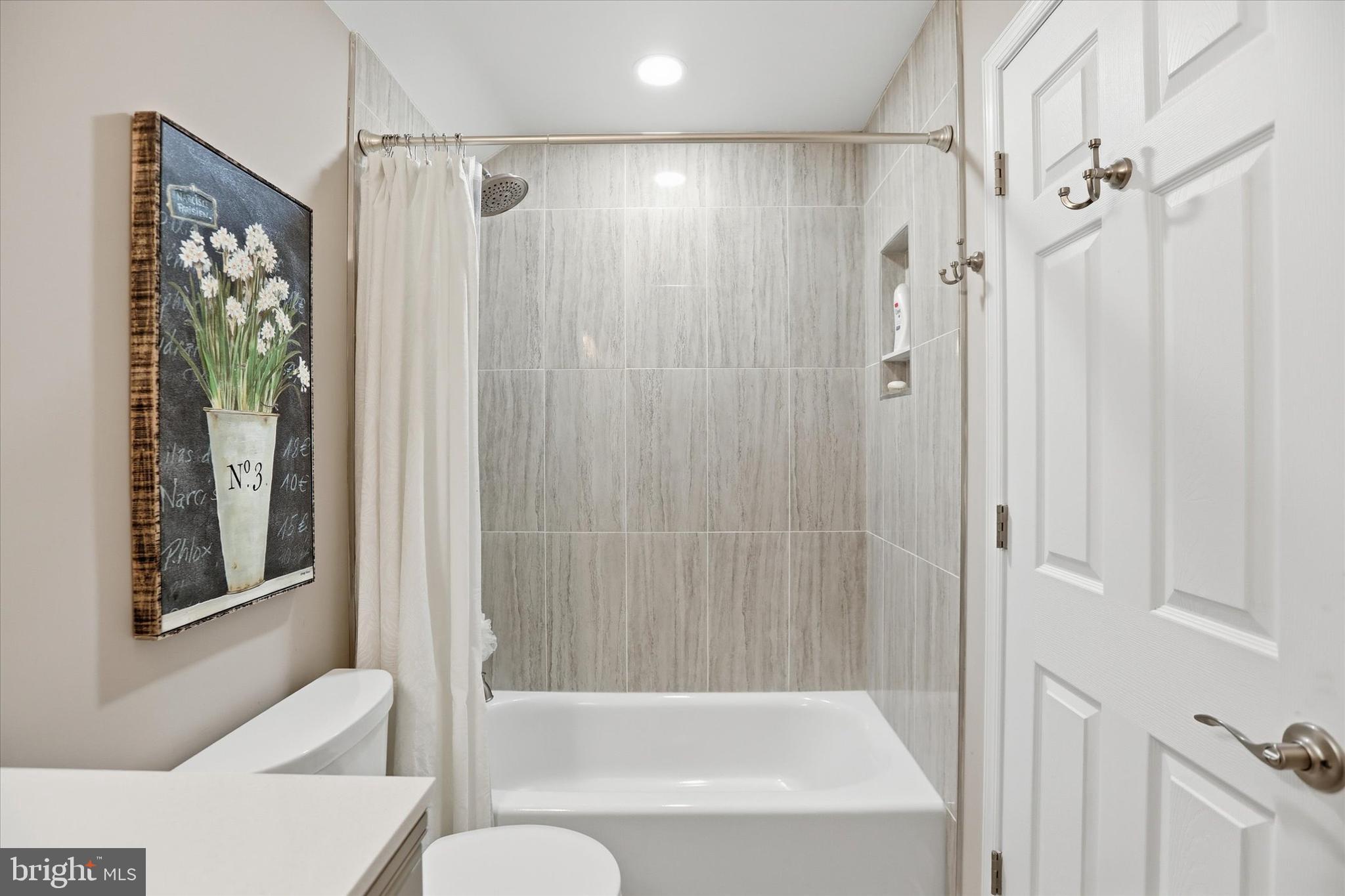 35 Rittenhouse Circle Newtown, PA 18940 - Photo 64 of 72 Full Bathroom On 3rd Floor Featuring Tub/Shower