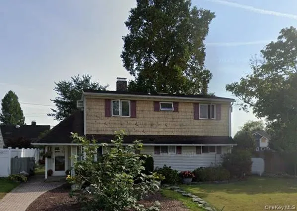 $745,000 | 2 Bent Lane, Levittown, NY 11756
