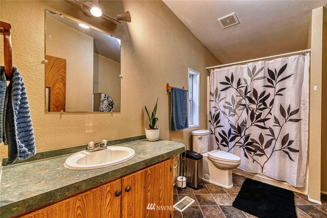 302 East Leffler Loop Road Grapeview, WA 98546 - Photo 10 of 31 Gallery Image 10
