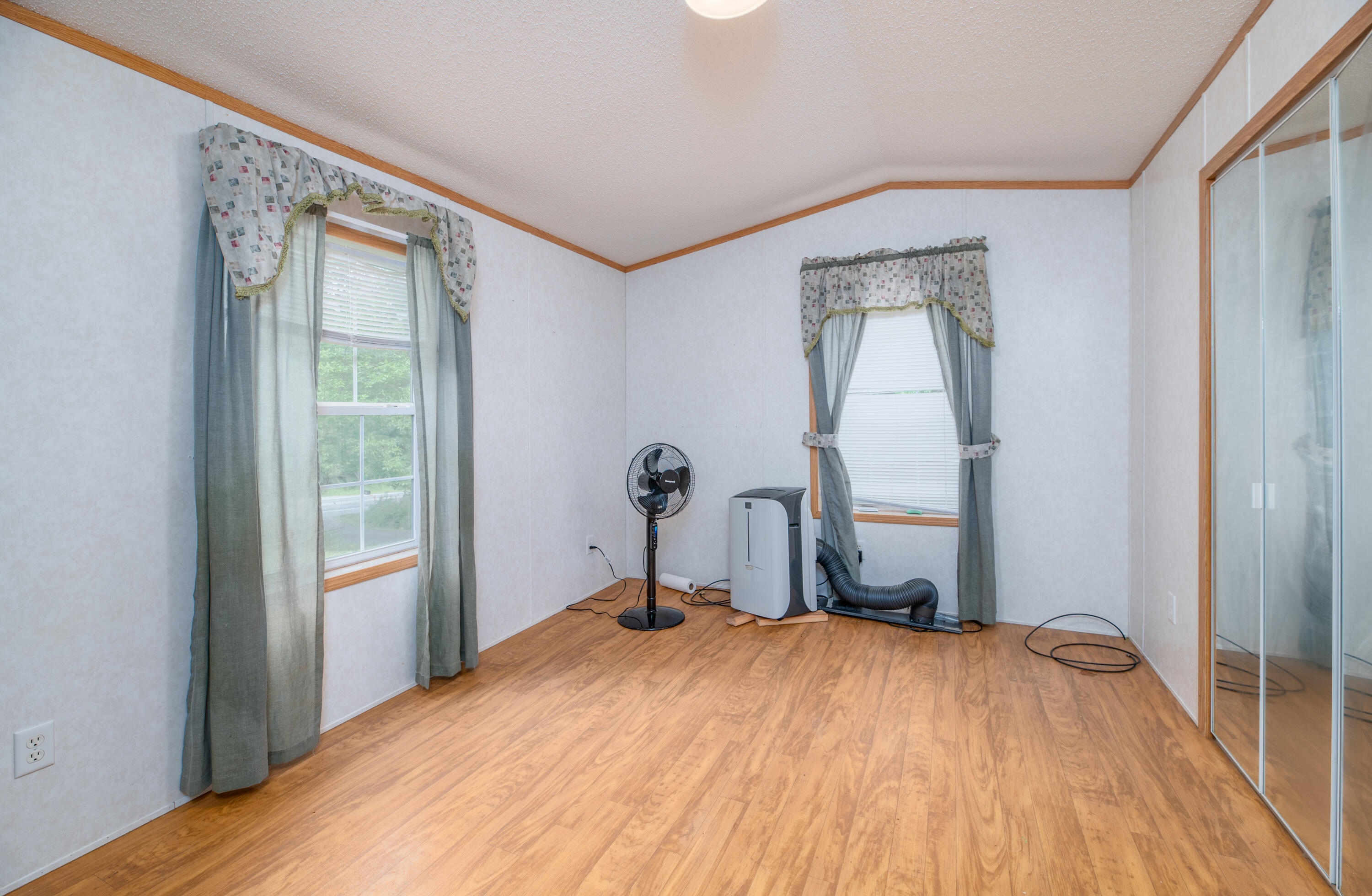 688 Wiscasset Road Pittston, ME 04345 - Photo 19 of 36 Interior1
