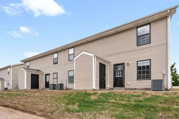 $950 | 248 Executive Avenue, Unit 1B, Clarksville, TN 37042