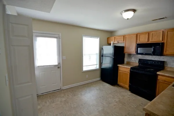$950 | 248 Executive Avenue, Unit 1B, Clarksville, TN 37042
