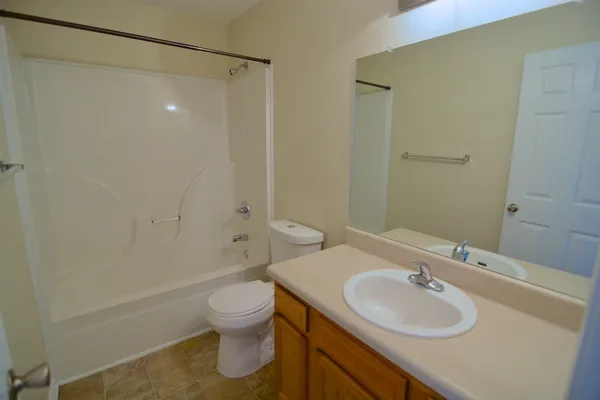 $950 | 248 Executive Avenue, Unit 1B, Clarksville, TN 37042