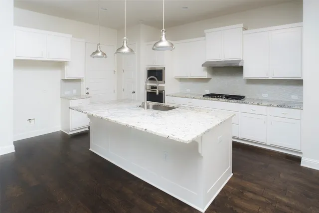 $895,000 | 6708 Kalahari Drive, Austin, TX 78739