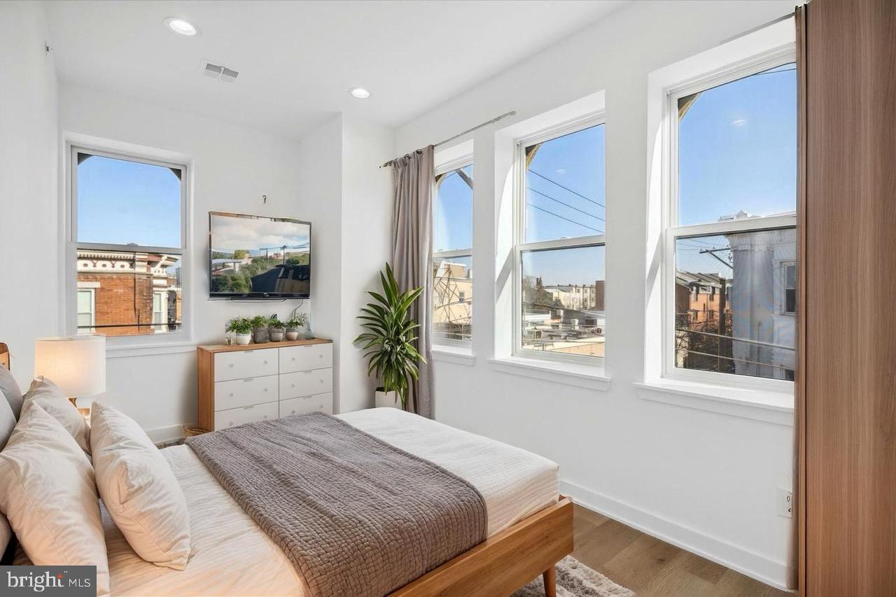 724 South 4th Street, Unit 2R Philadelphia, PA 19147 - Photo 5 of 18