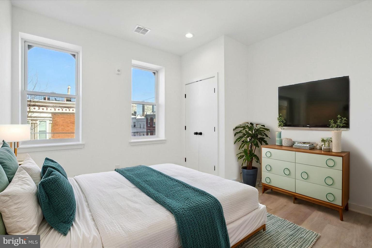 724 South 4th Street, Unit 2R Philadelphia, PA 19147 - Photo 10 of 18