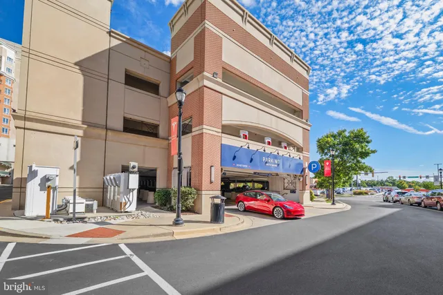 $975,000 | 1915 Towne Centre Boulevard, Unit 1004, Annapolis, MD 21401