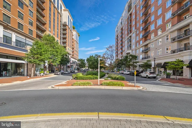 $975,000 | 1915 Towne Centre Boulevard, Unit 1004, Annapolis, MD 21401