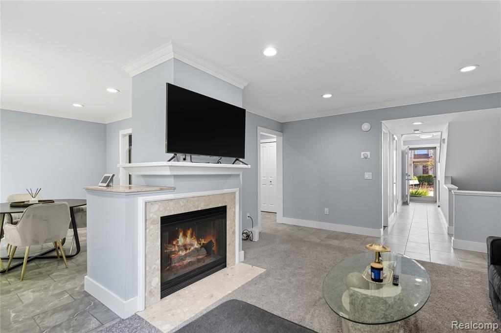 629 Ashley Circle Rochester Hills, MI 48307 - Photo 5 of 32