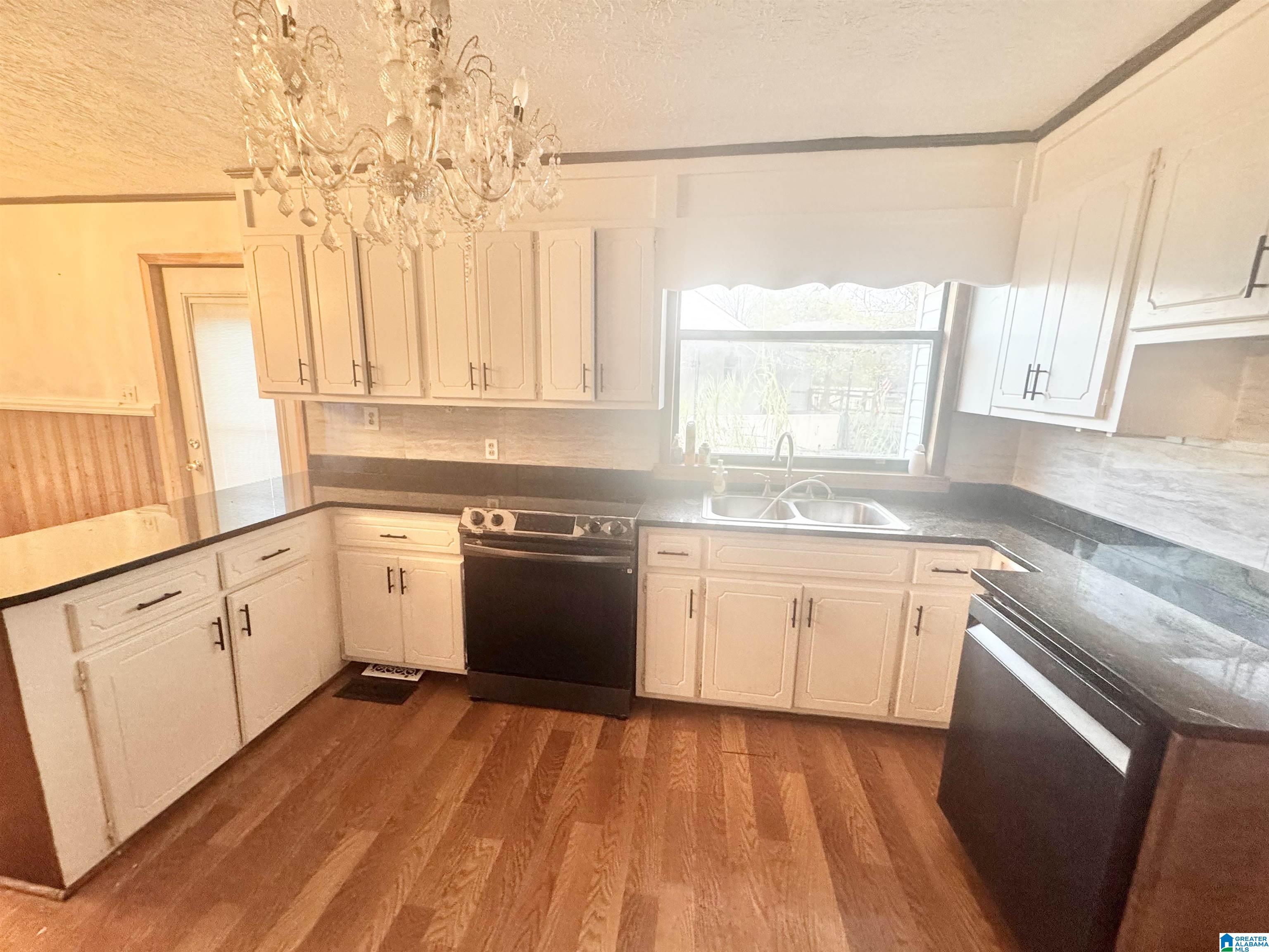 312 Wheeler Street Sylacauga, AL 35150 - Photo 8 of 37