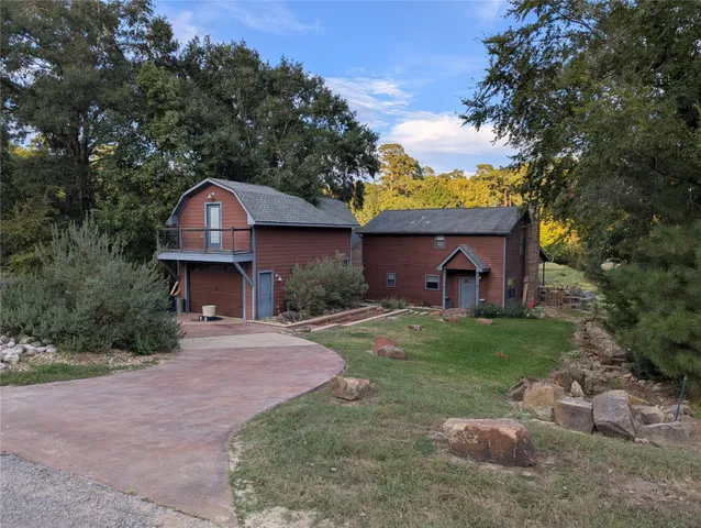 a view of a back yard of the house