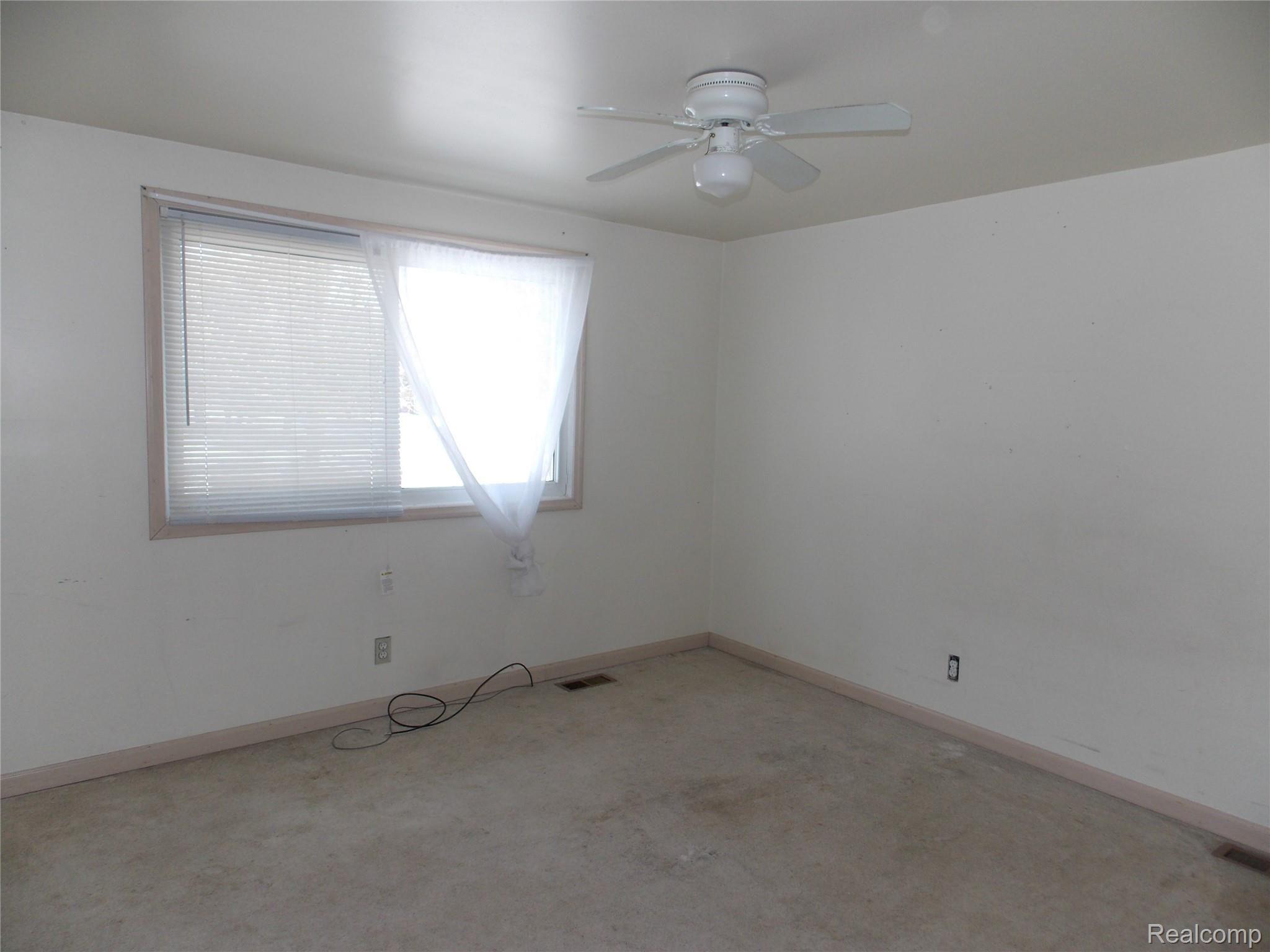 629 North Wilder Road Lapeer, MI 48446 - Photo 10 of 19 DSCN3522.JPG