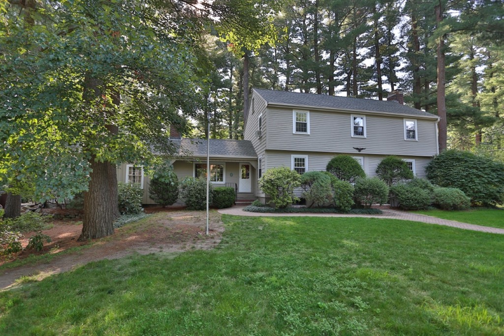 43 Huckleberry Road West Lynnfield, MA 01940 - Photo 4 of 25 Gallery Image 4