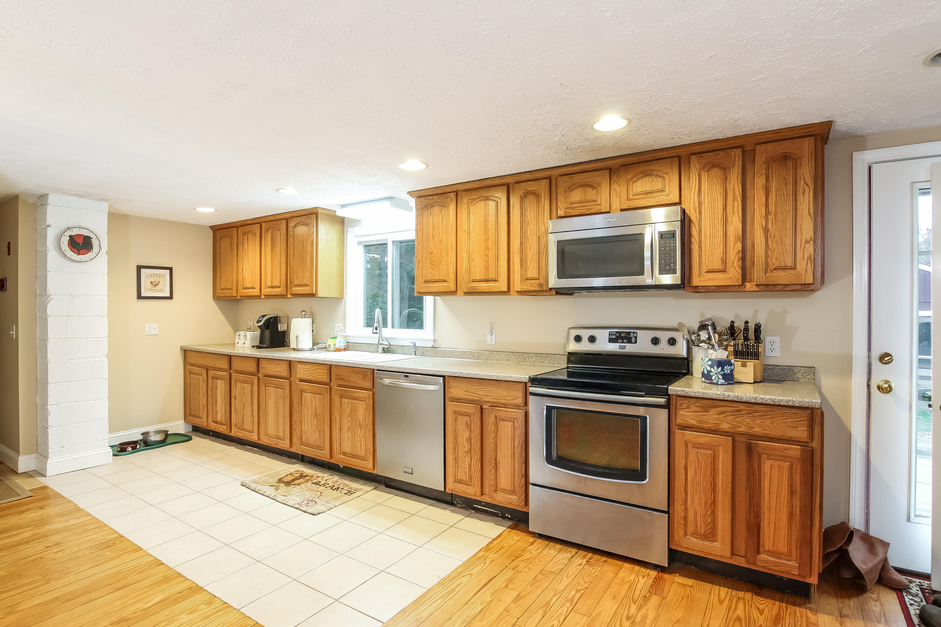 28 Boardley Road Sandwich, MA 02563 - Photo 5 of 27 007-photo--6552057