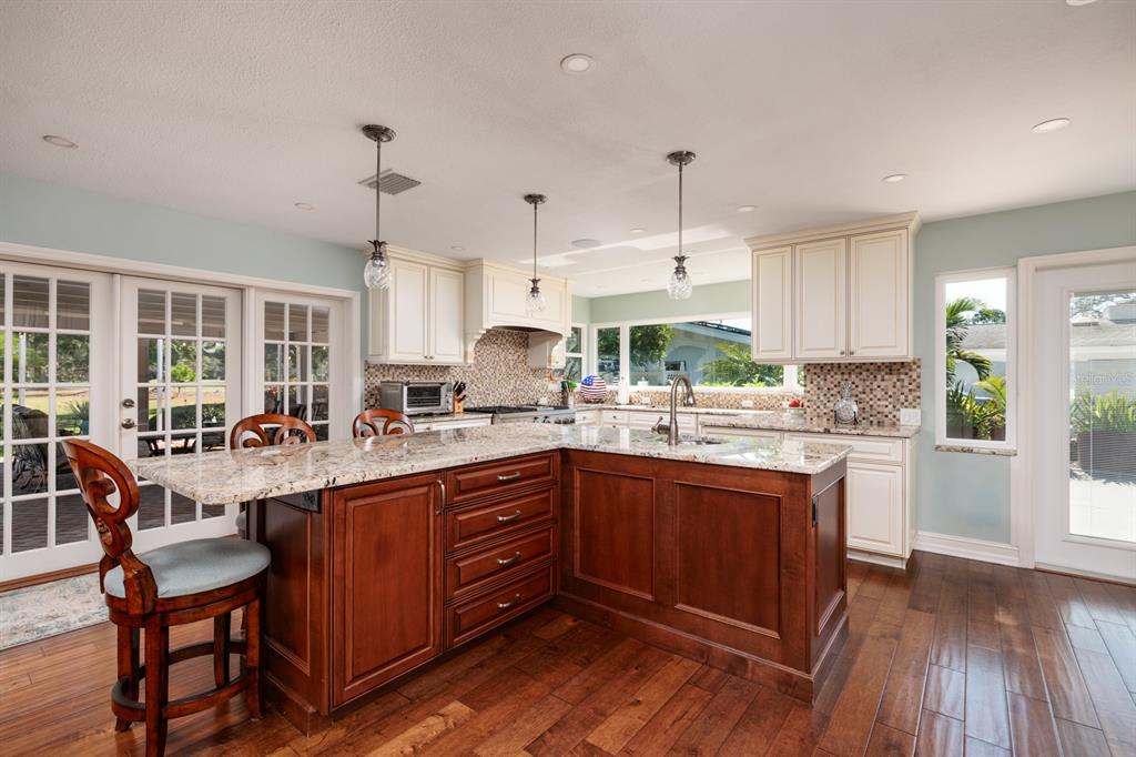 2309 Jones Court Dunedin, FL 34698 - Photo 7 of 55